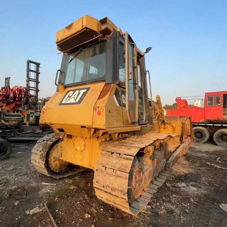 CAT D 6 G - Buldózer: 3 kép. CAT D 6 G - Buldózer: 3 kép.