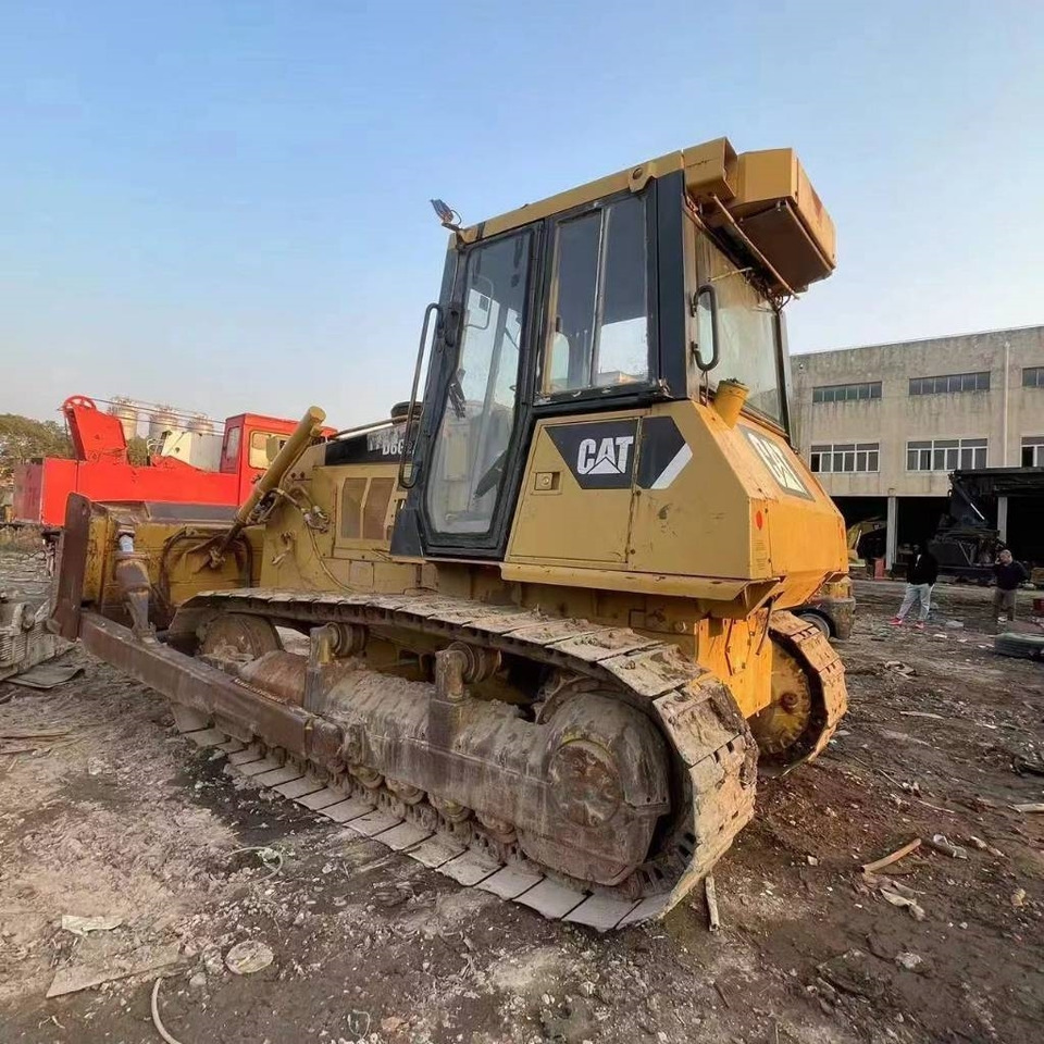 CAT D 6 G - Buldózer: 2 kép. CAT D 6 G - Buldózer: 2 kép.