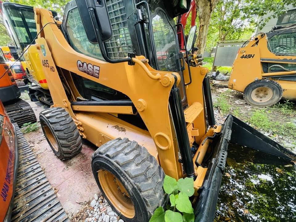 Case 465 - Mini homlokrakodó: 3 kép. Case 465 - Mini homlokrakodó: 3 kép.