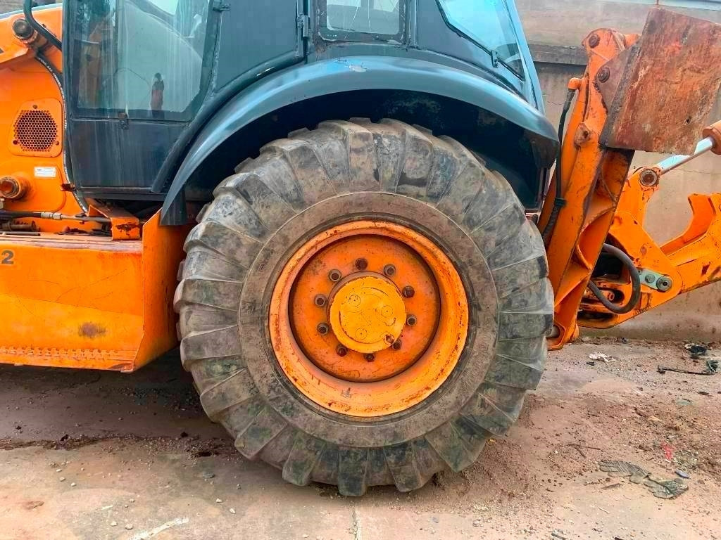 Case 580 M - Kotrórakodó: 4 kép. Case 580 M - Kotrórakodó: 4 kép.