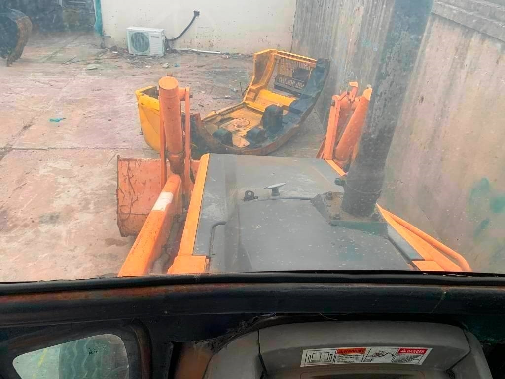 Case 580 M - Kotrórakodó: 3 kép. Case 580 M - Kotrórakodó: 3 kép.