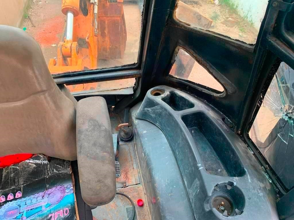 Case 580 M - Kotrórakodó: 5 kép. Case 580 M - Kotrórakodó: 5 kép.