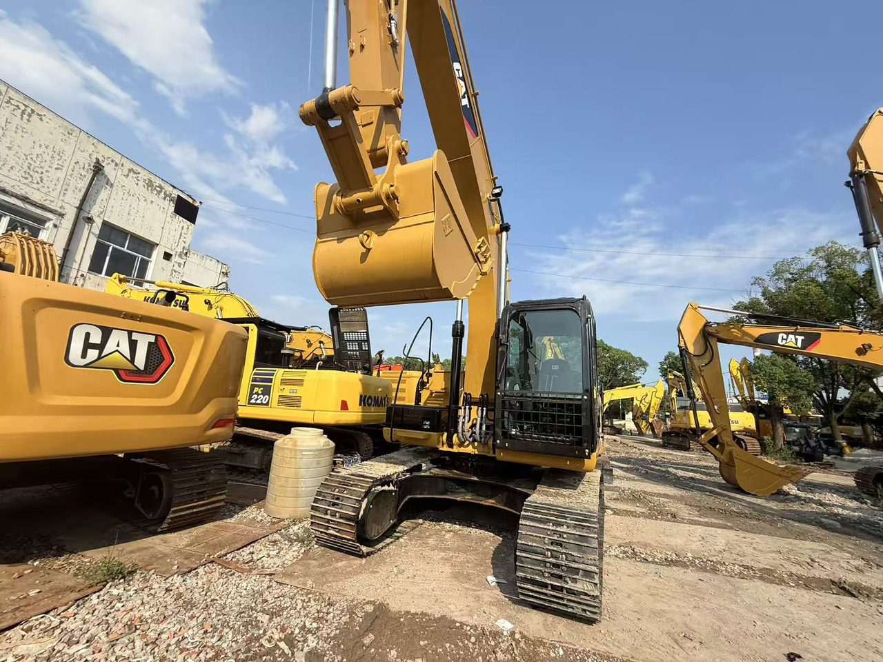 Caterpillar 323 - Kotrógép: 3 kép. Caterpillar 323 - Kotrógép: 3 kép.