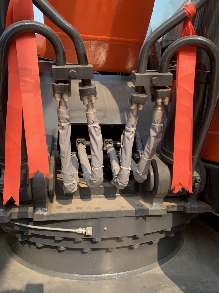 DOOSAN DX300LC-9C - Gumikerekes kotró: 5 kép. DOOSAN DX300LC-9C - Gumikerekes kotró: 5 kép.