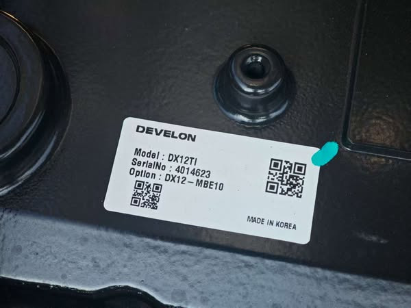 Develon DX360LCA-7M - Lánctalpas kotró: 2 kép. Develon DX360LCA-7M - Lánctalpas kotró: 2 kép.