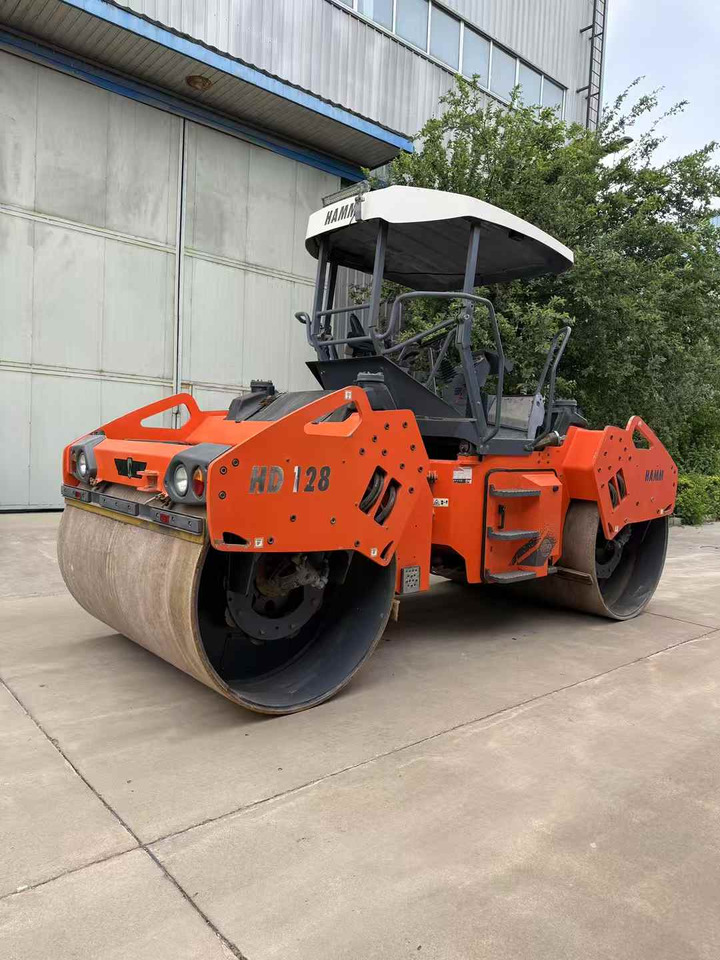 HAMM HD128 - Úthenger: 2 kép. HAMM HD128 - Úthenger: 2 kép.