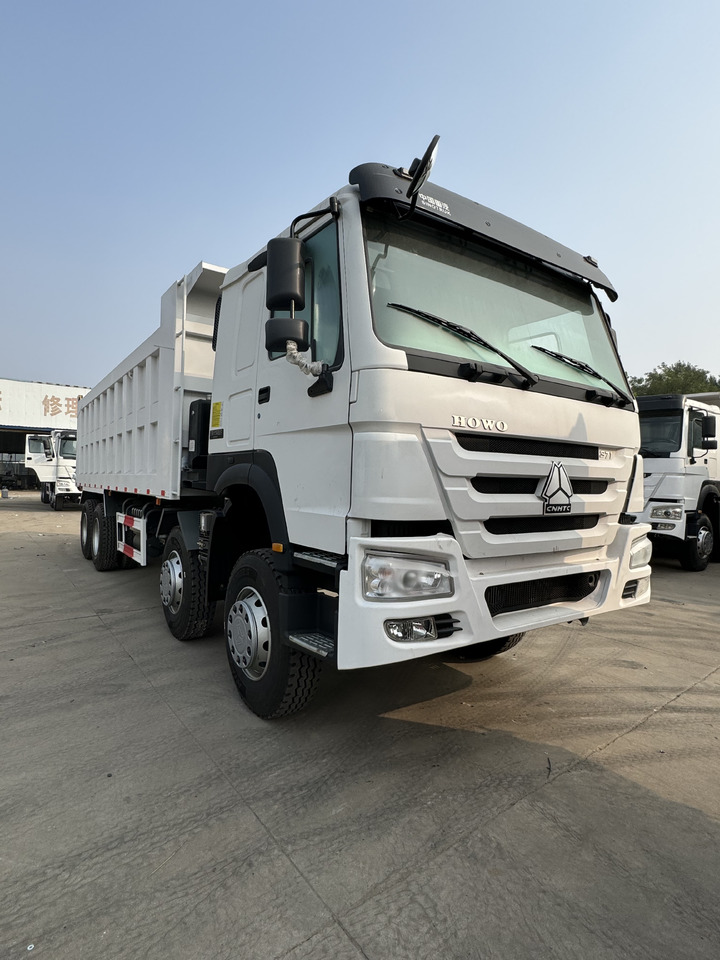 HOWO 8x4 - Dömper: 2 kép. HOWO 8x4 - Dömper: 2 kép.