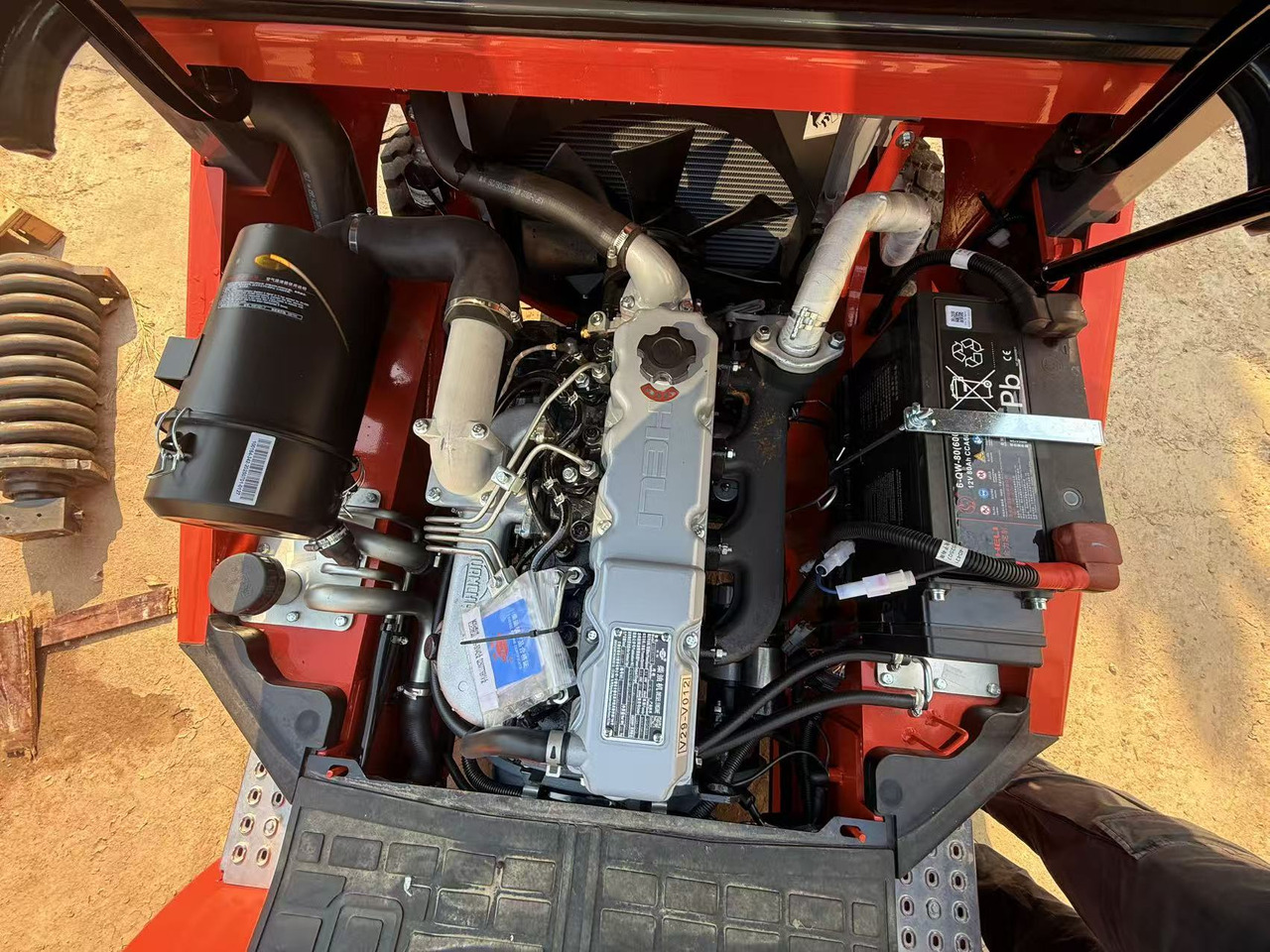 Heli CPC35 - Dízel targonca: 3 kép. Heli CPC35 - Dízel targonca: 3 kép.