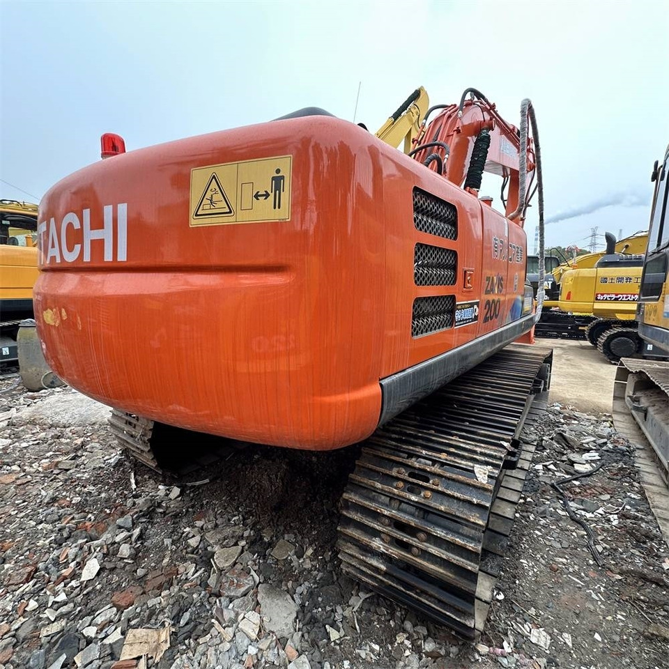Hitachi ZX 200-3 G - Lánctalpas kotró: 5 kép. Hitachi ZX 200-3 G - Lánctalpas kotró: 5 kép.
