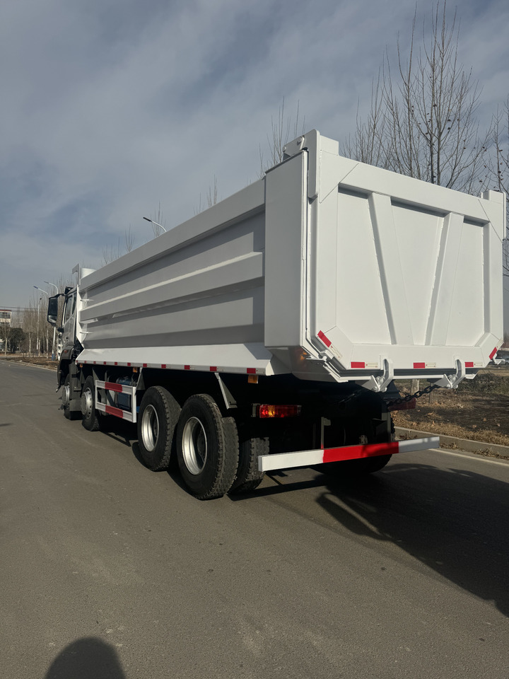 Howo 8x4 - Dömper: 2 kép. Howo 8x4 - Dömper: 2 kép.