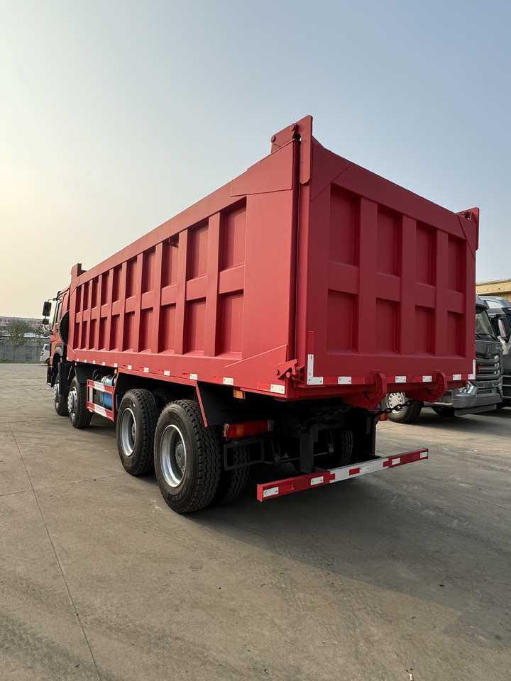 Howo 8x4 - Dömper: 4 kép. Howo 8x4 - Dömper: 4 kép.