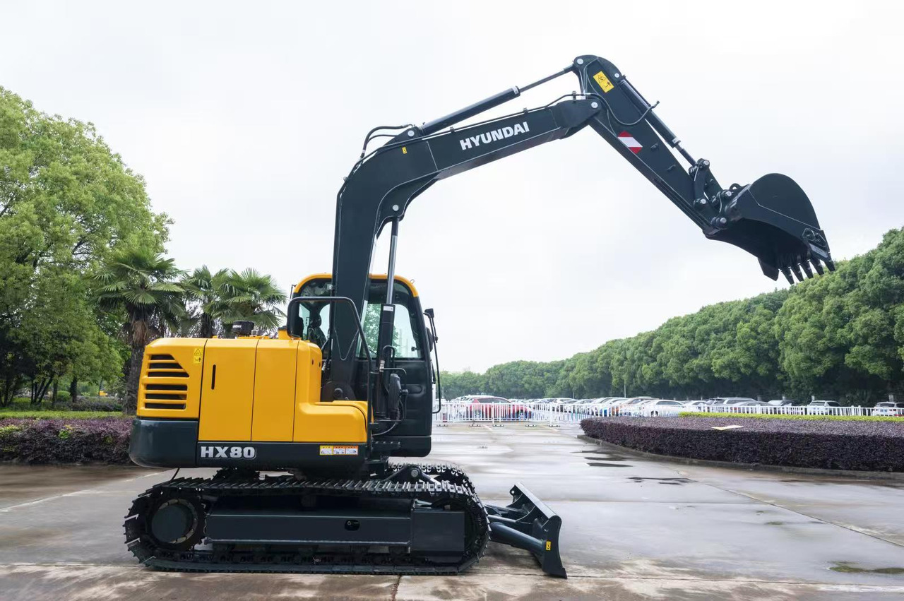 Hyundai HX80 - Minikotró: 1 kép. Hyundai HX80 - Minikotró: 1 kép.