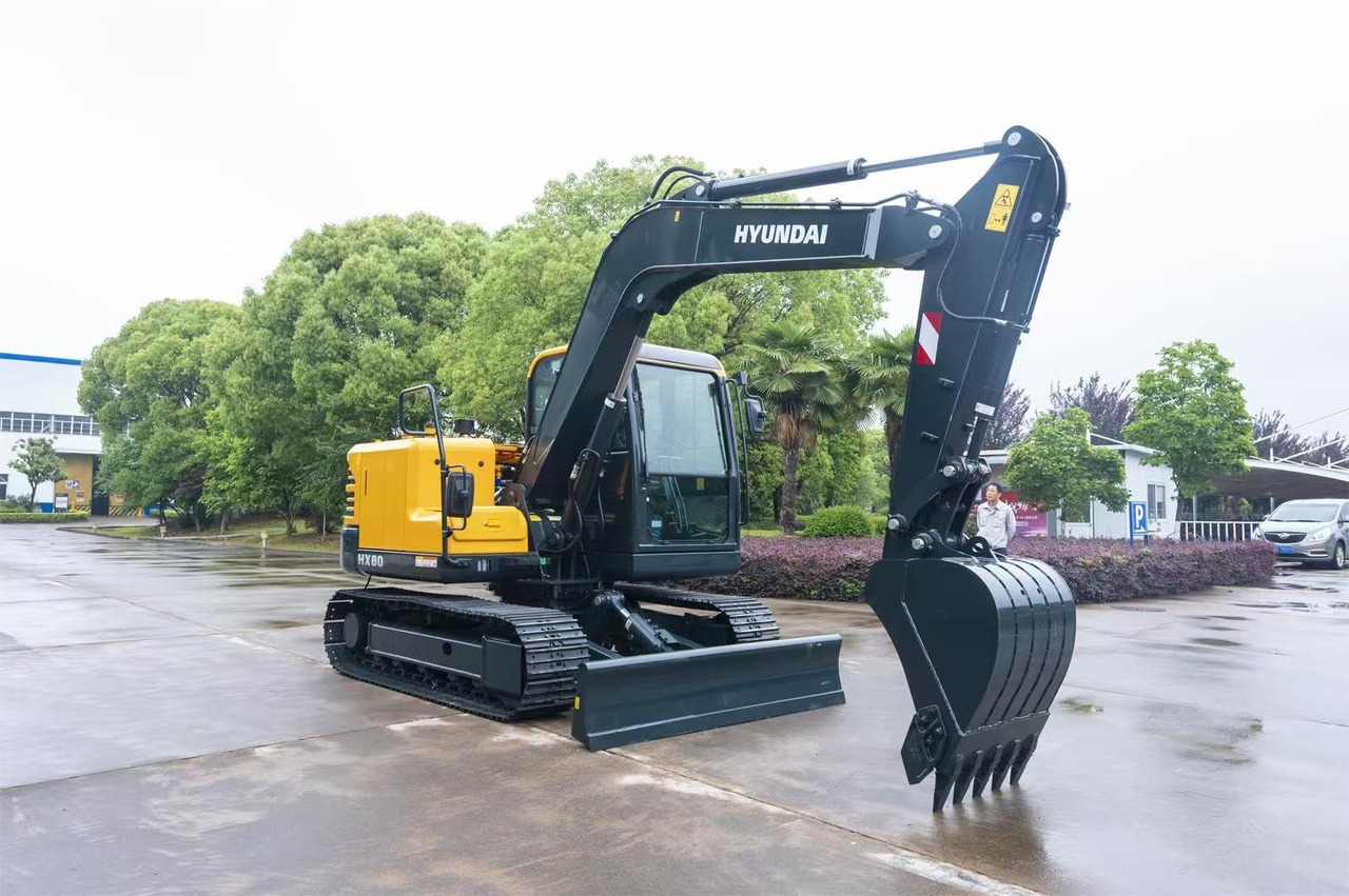 Hyundai HX80 - Minikotró: 3 kép. Hyundai HX80 - Minikotró: 3 kép.