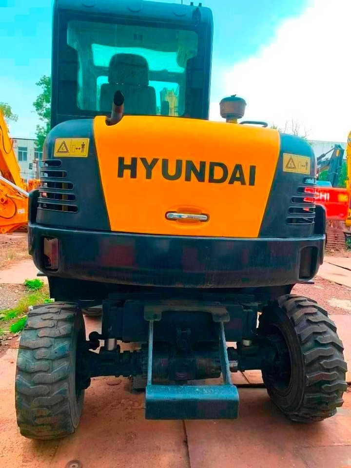 Hyundai Robex 60 W-7 - Gumikerekes kotró: 5 kép. Hyundai Robex 60 W-7 - Gumikerekes kotró: 5 kép.