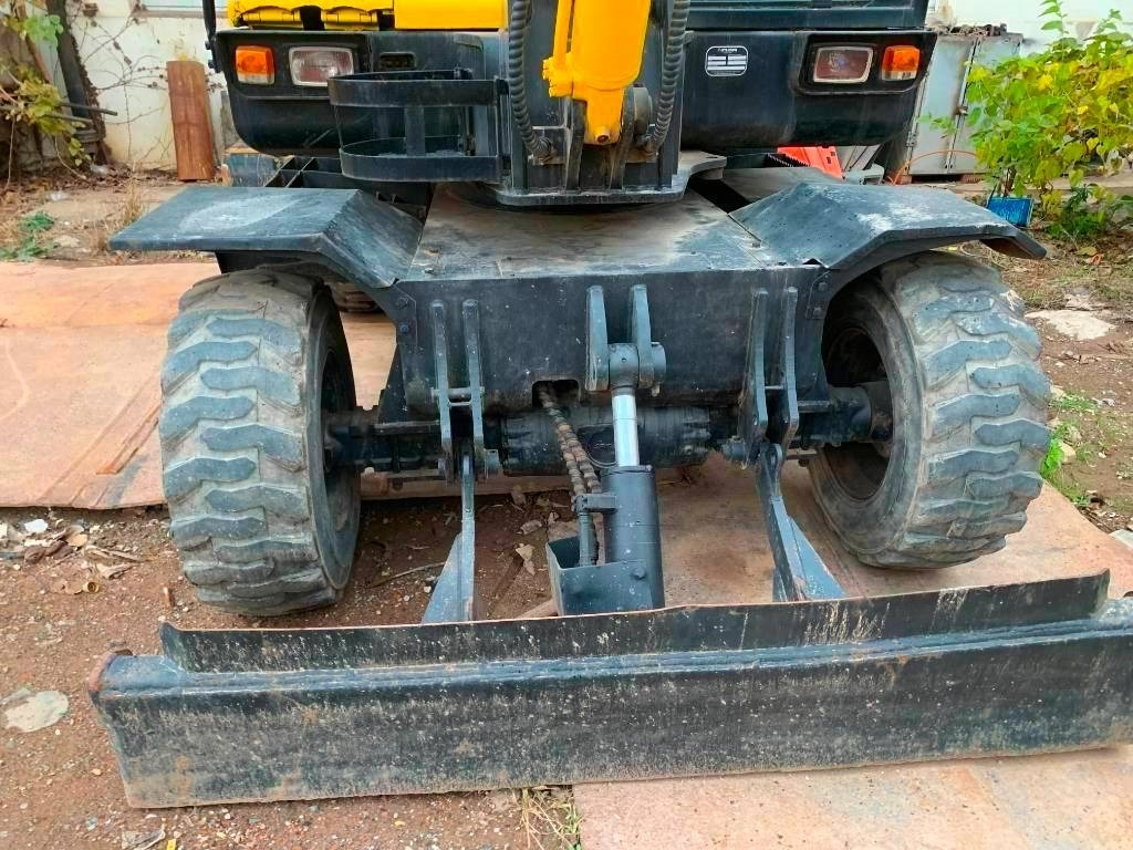 Hyundai Robex 60 W-7 - Gumikerekes kotró: 4 kép. Hyundai Robex 60 W-7 - Gumikerekes kotró: 4 kép.