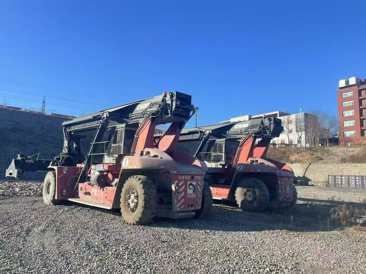KALMAR DRT450 - Konténerrakodó: 1 kép. KALMAR DRT450 - Konténerrakodó: 1 kép.
