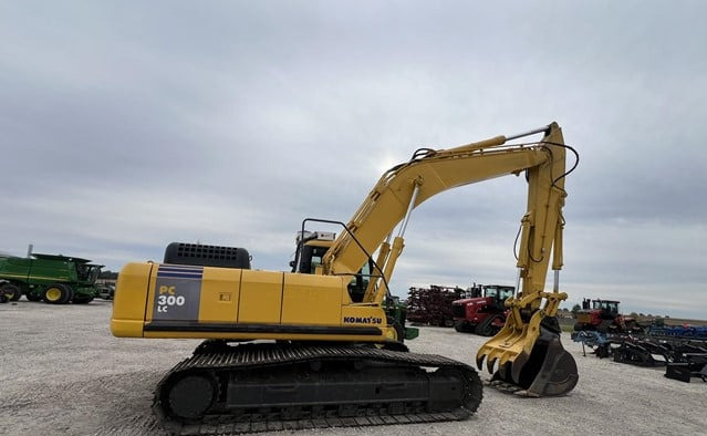 KOMATSU PC300LC-7 - Lánctalpas kotró: 1 kép. KOMATSU PC300LC-7 - Lánctalpas kotró: 1 kép.