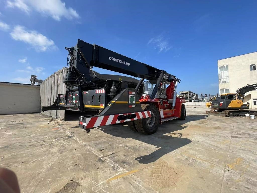 Kalmar DRF 450-650S5 - Terepjáró autódaru: 2 kép. Kalmar DRF 450-650S5 - Terepjáró autódaru: 2 kép.