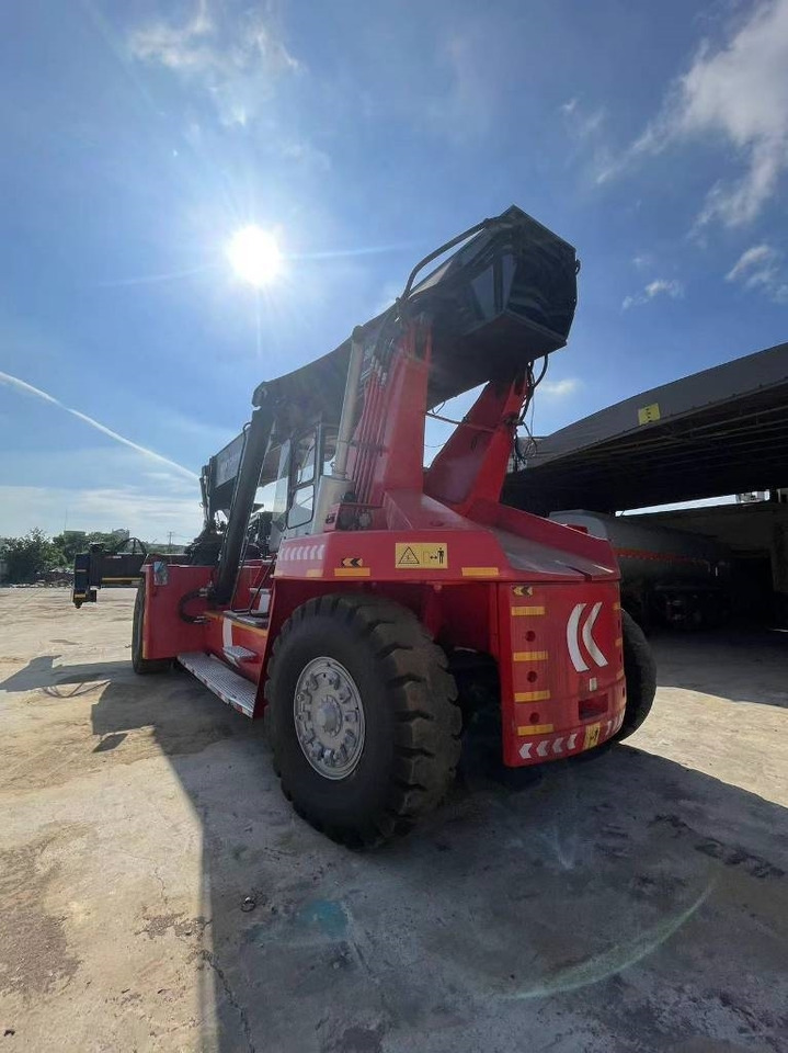 Kalmar DRF 450-650S5 - Terepjáró autódaru: 5 kép. Kalmar DRF 450-650S5 - Terepjáró autódaru: 5 kép.