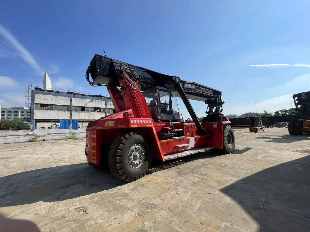 Kalmar DRF 450-650S5 - Terepjáró autódaru: 1 kép. Kalmar DRF 450-650S5 - Terepjáró autódaru: 1 kép.