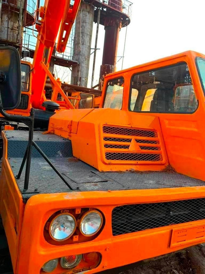 Kato NK 250 E - Terepjáró autódaru: 4 kép. Kato NK 250 E - Terepjáró autódaru: 4 kép.