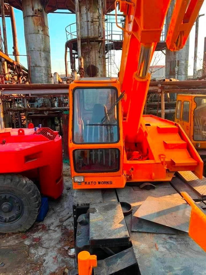 Kato NK 250 E - Terepjáró autódaru: 2 kép. Kato NK 250 E - Terepjáró autódaru: 2 kép.