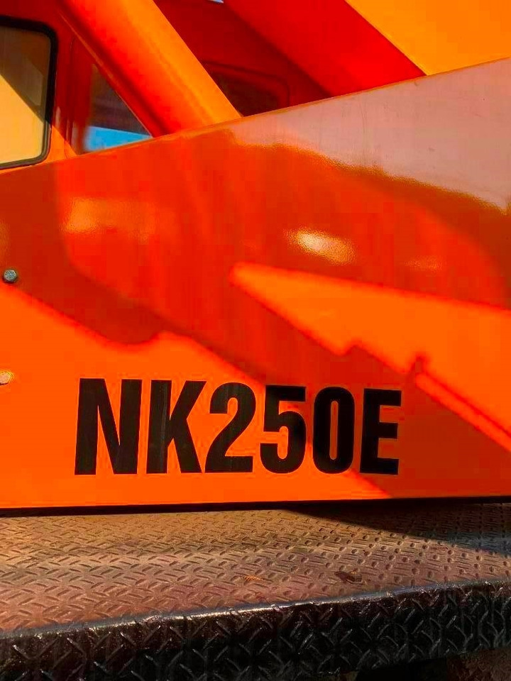 Terepjáró autódaru Kato NK 250 E: 9 kép.