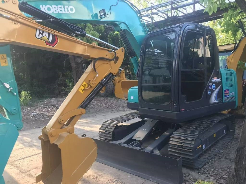 Kobelco SK 75 - Minikotró: 5 kép. Kobelco SK 75 - Minikotró: 5 kép.