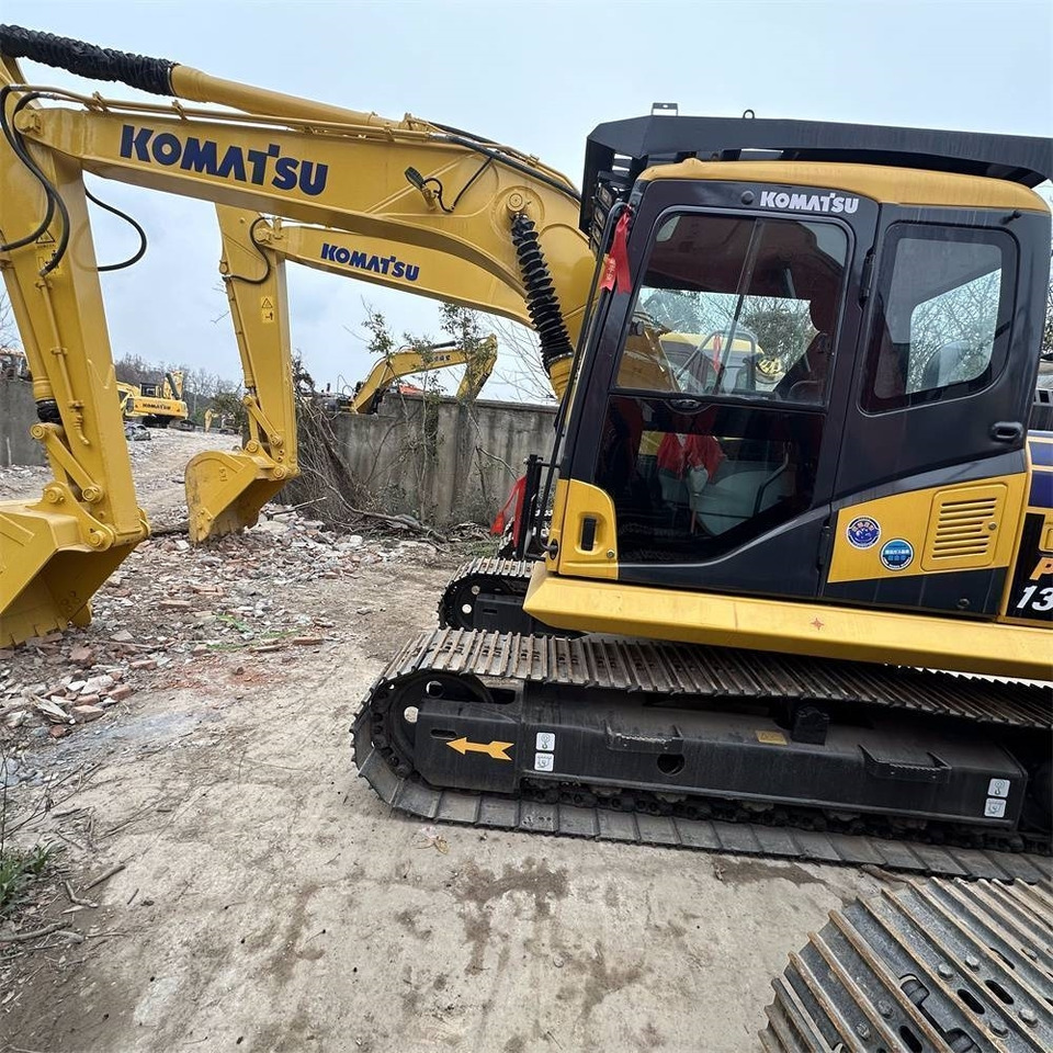 Komatsu PC 130-7 - Lánctalpas kotró: 1 kép. Komatsu PC 130-7 - Lánctalpas kotró: 1 kép.