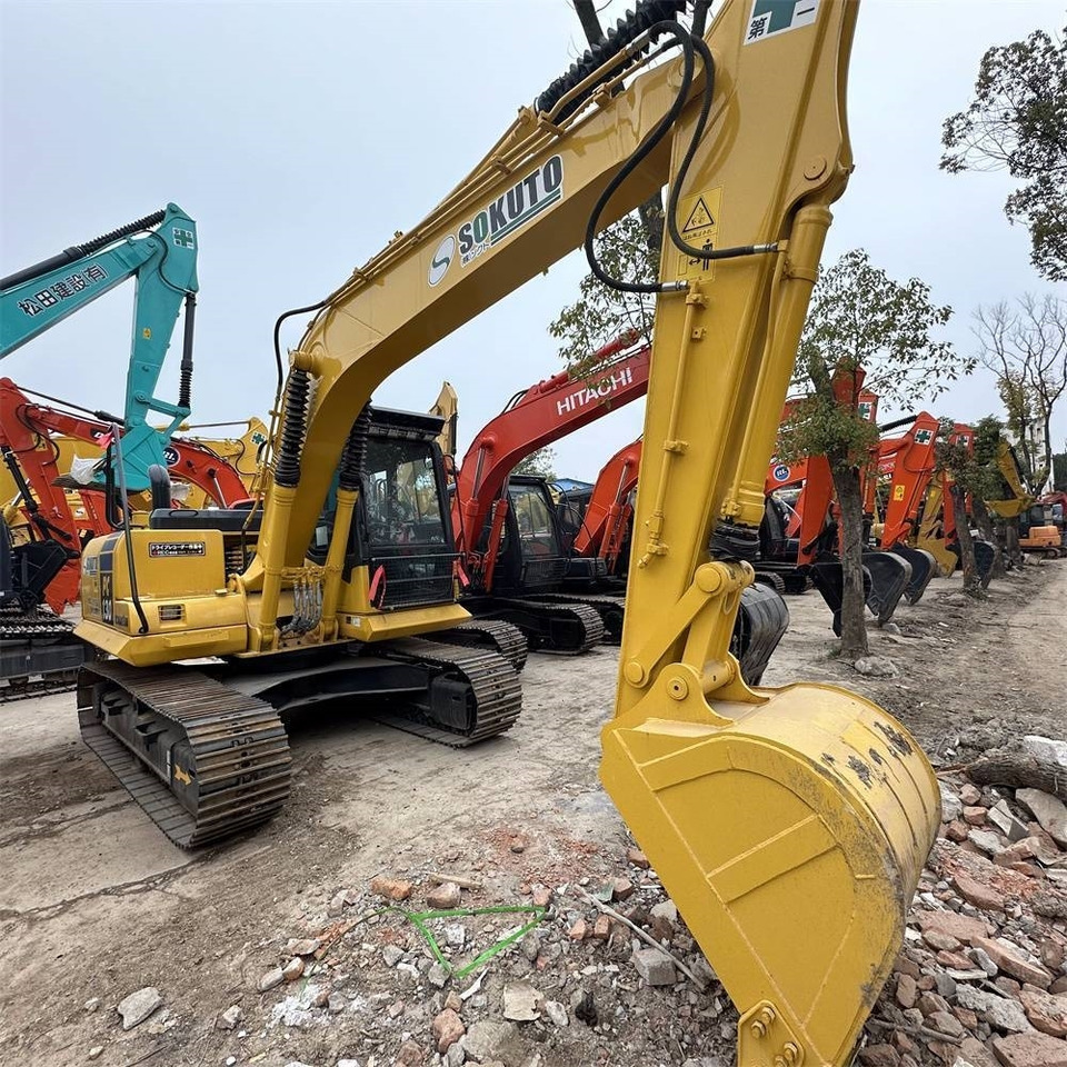 Lánctalpas kotró Komatsu PC 130-7: 8 kép.