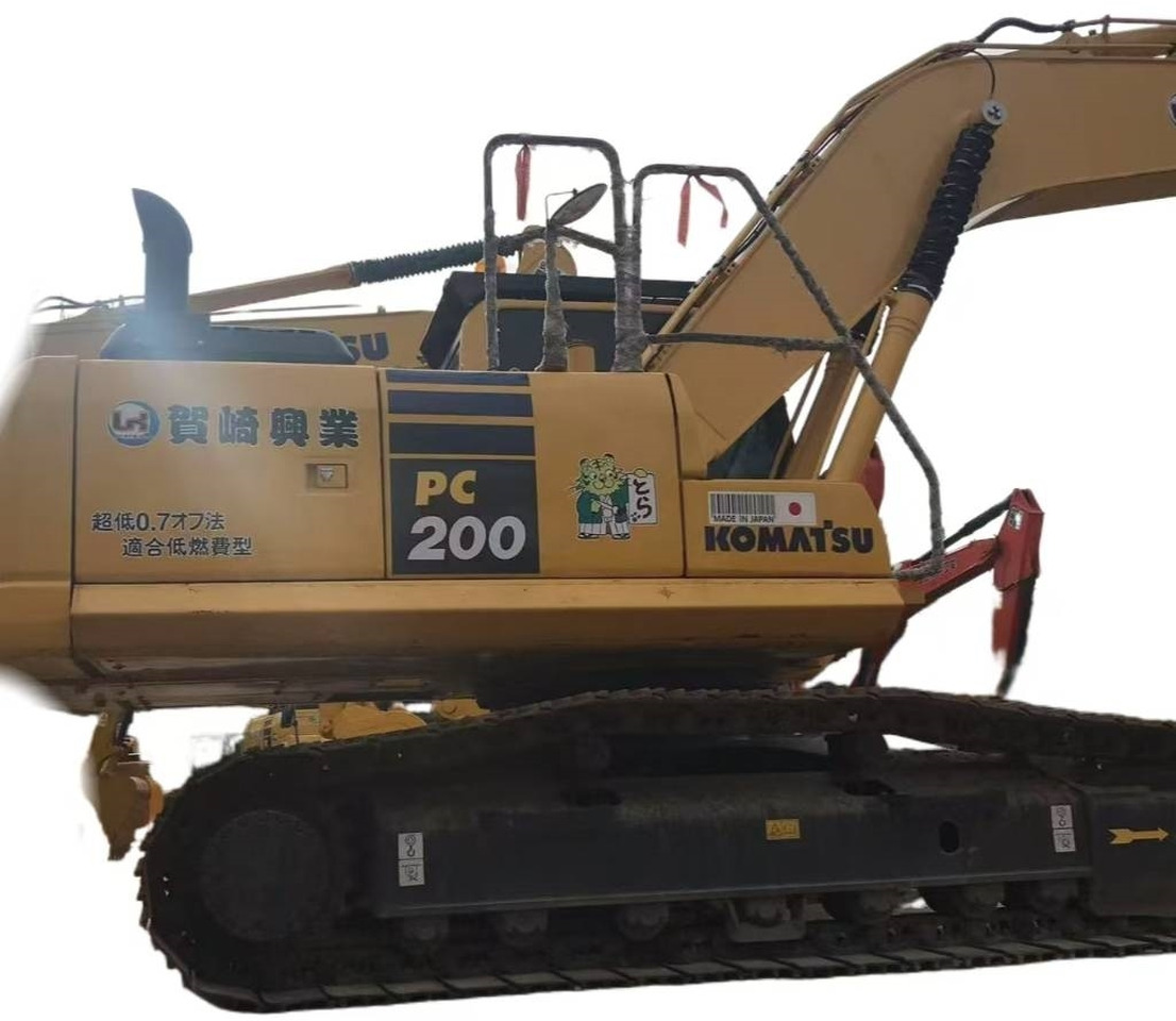 Komatsu PC 200-8 - Lánctalpas kotró: 2 kép. Komatsu PC 200-8 - Lánctalpas kotró: 2 kép.