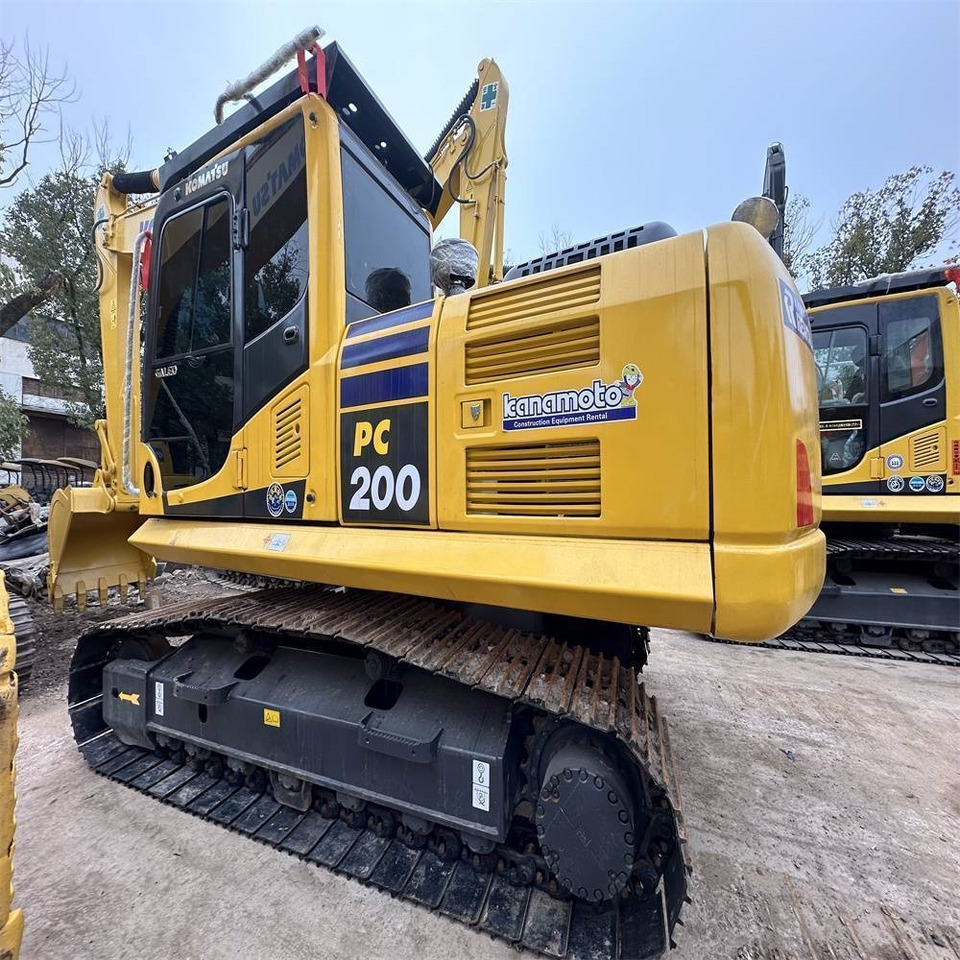 Komatsu PC 200 - Lánctalpas kotró: 4 kép. Komatsu PC 200 - Lánctalpas kotró: 4 kép.