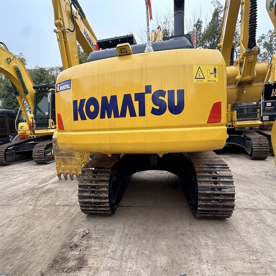 Komatsu PC 200 - Lánctalpas kotró: 4 kép. Komatsu PC 200 - Lánctalpas kotró: 4 kép.