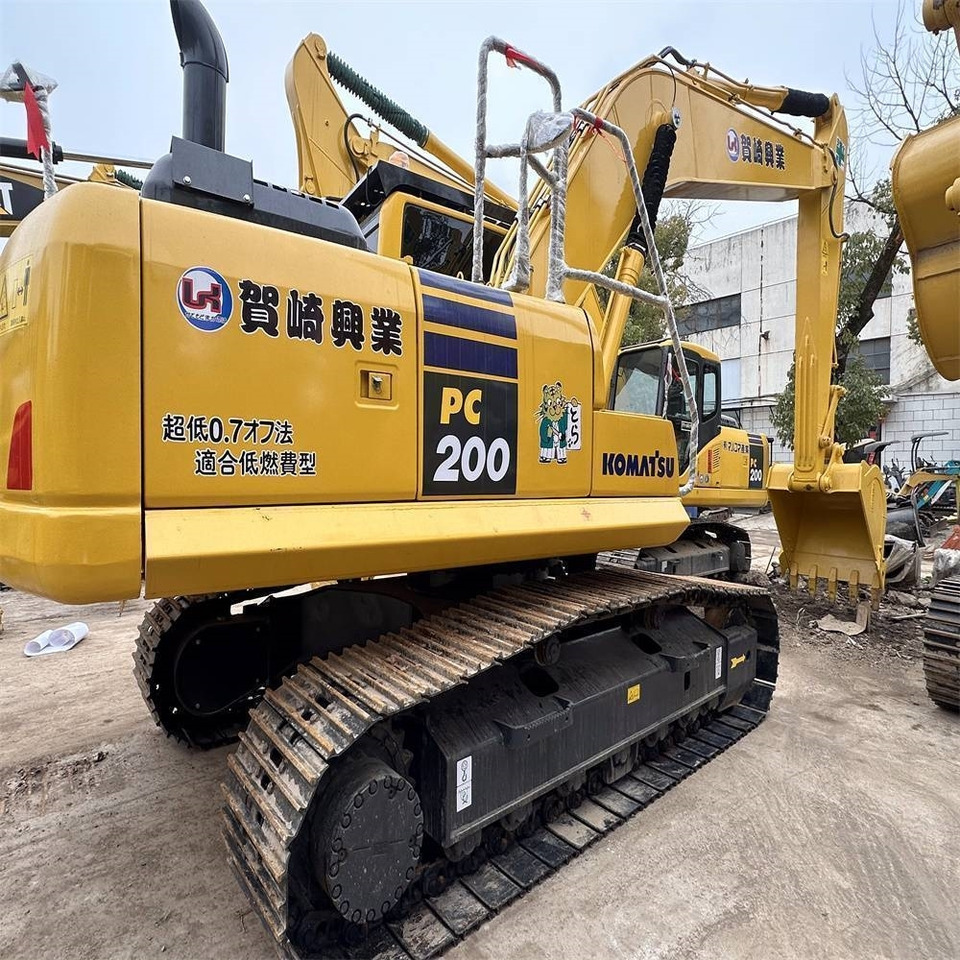 Komatsu PC 200 - Lánctalpas kotró: 1 kép. Komatsu PC 200 - Lánctalpas kotró: 1 kép.