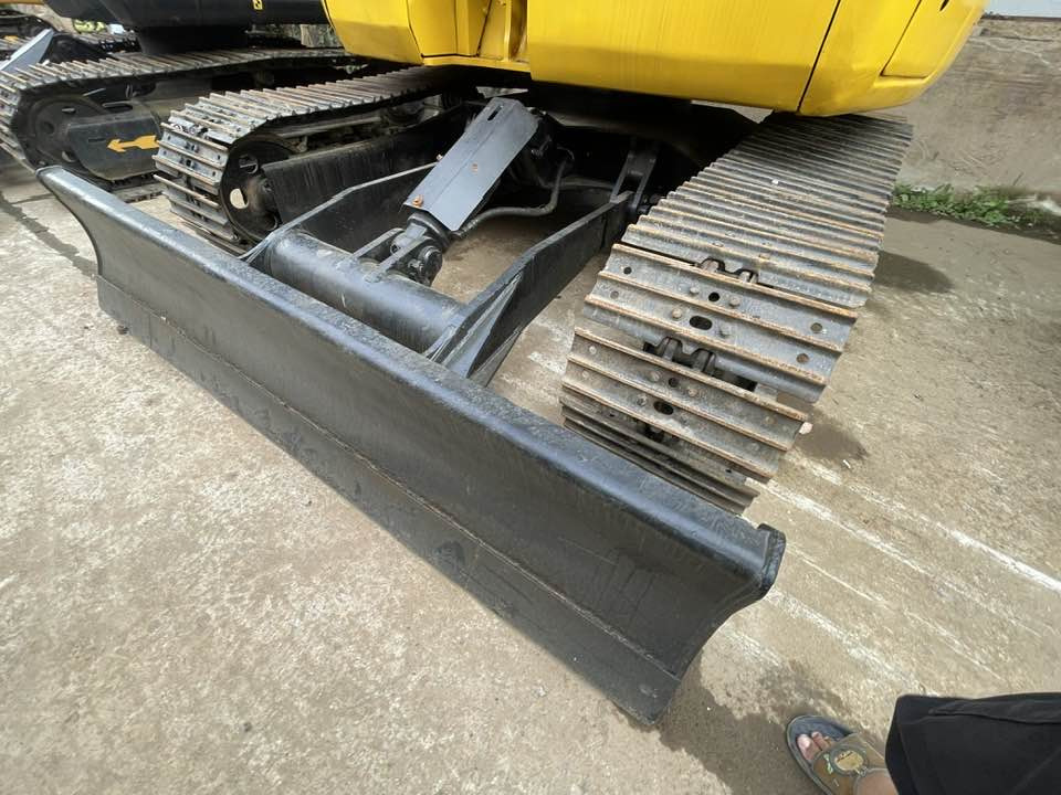 Komatsu PC78MR-6 - Minikotró: 5 kép. Komatsu PC78MR-6 - Minikotró: 5 kép.