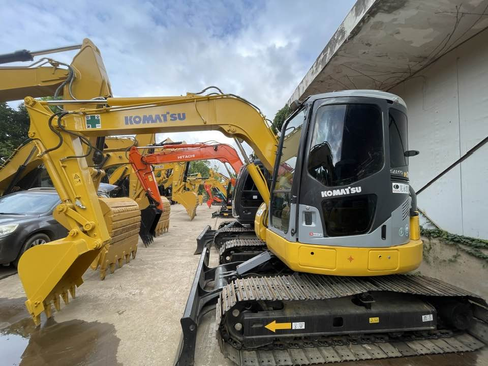 Komatsu PC78MR-6 - Minikotró: 1 kép. Komatsu PC78MR-6 - Minikotró: 1 kép.