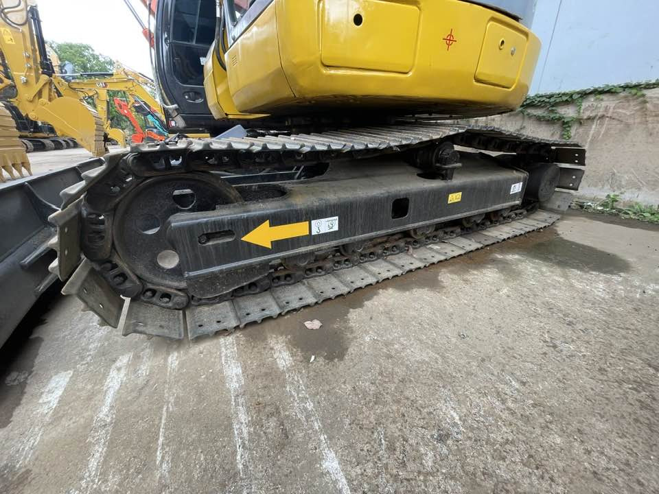 Komatsu PC78MR-6 - Minikotró: 3 kép. Komatsu PC78MR-6 - Minikotró: 3 kép.
