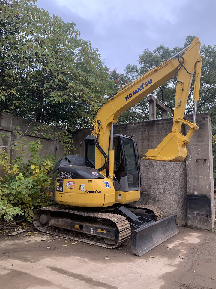 Komatsu PC78US-6 - Minikotró: 1 kép. Komatsu PC78US-6 - Minikotró: 1 kép.