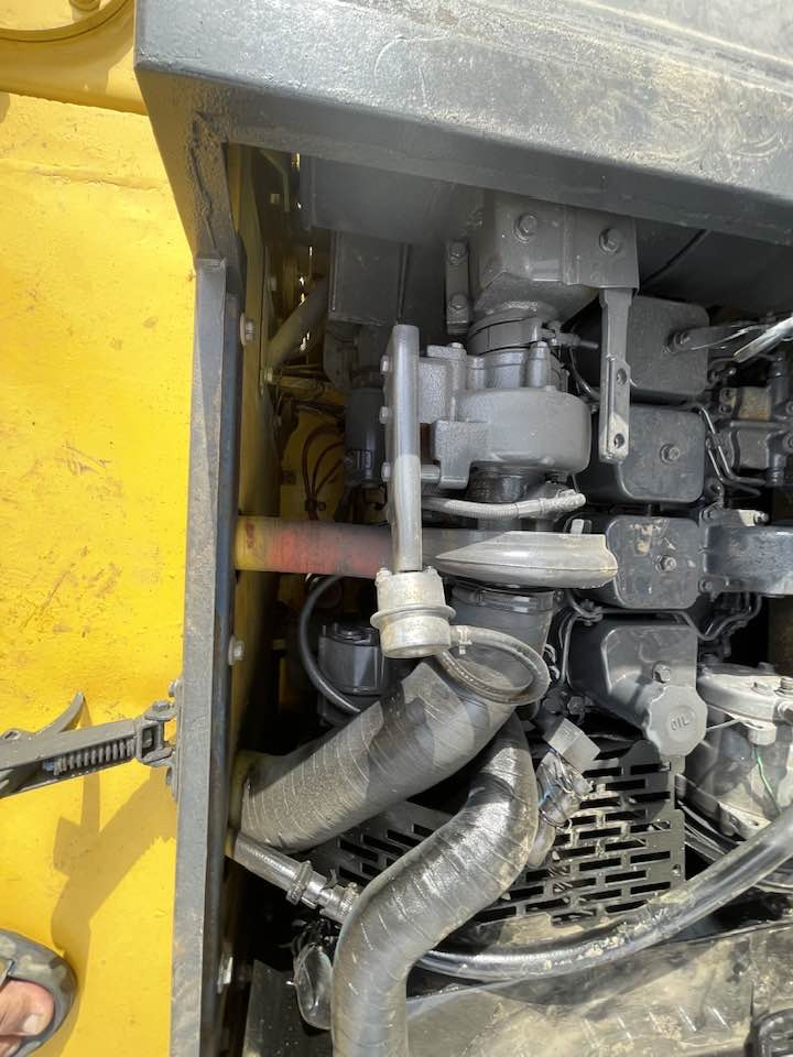 Komatsu PW160 - Gumikerekes kotró: 4 kép. Komatsu PW160 - Gumikerekes kotró: 4 kép.