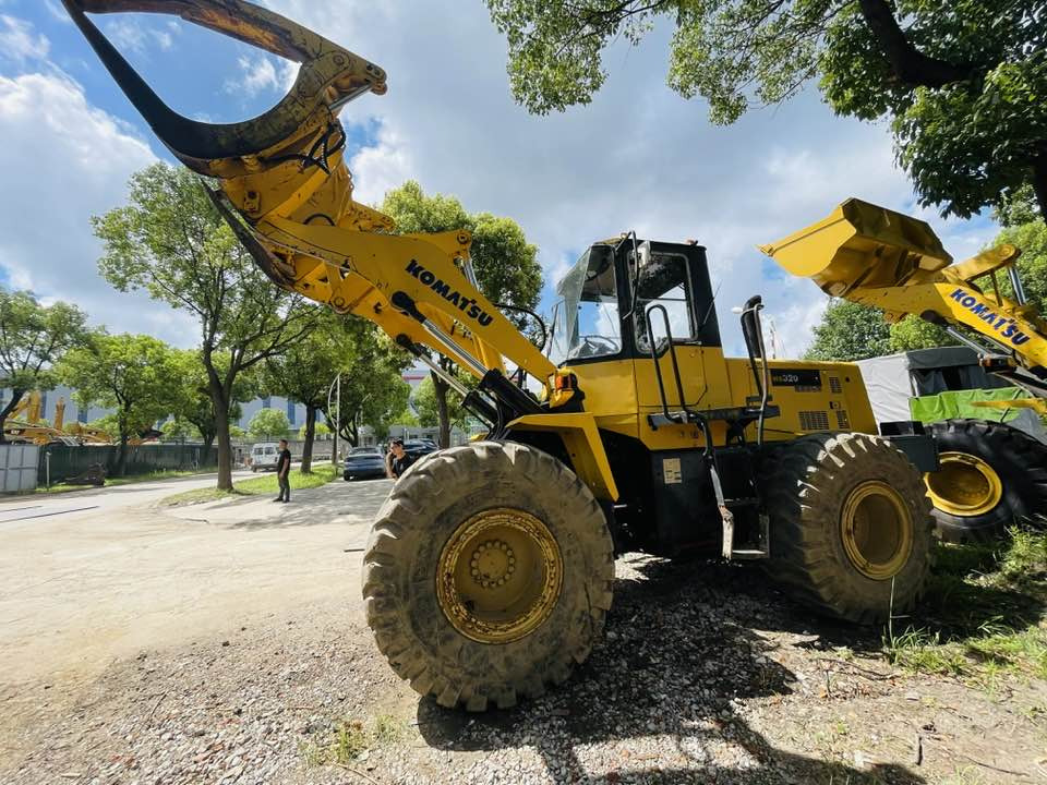 Komatsu WA320-8 - Gumikerekes homlokrakodó: 1 kép. Komatsu WA320-8 - Gumikerekes homlokrakodó: 1 kép.