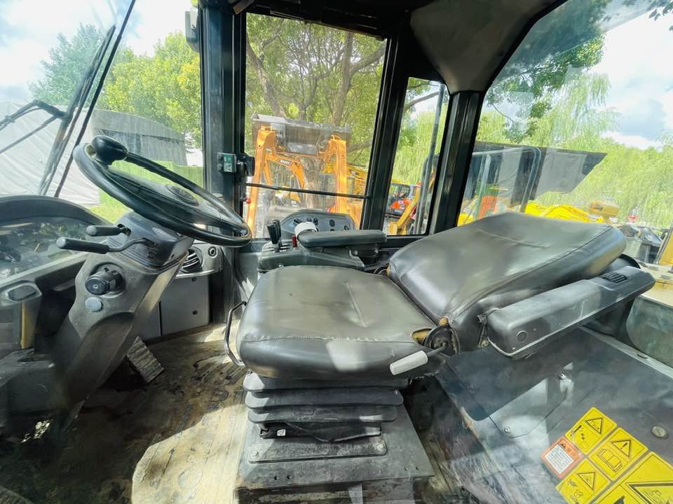 Komatsu WA380-8 - Gumikerekes homlokrakodó: 1 kép. Komatsu WA380-8 - Gumikerekes homlokrakodó: 1 kép.