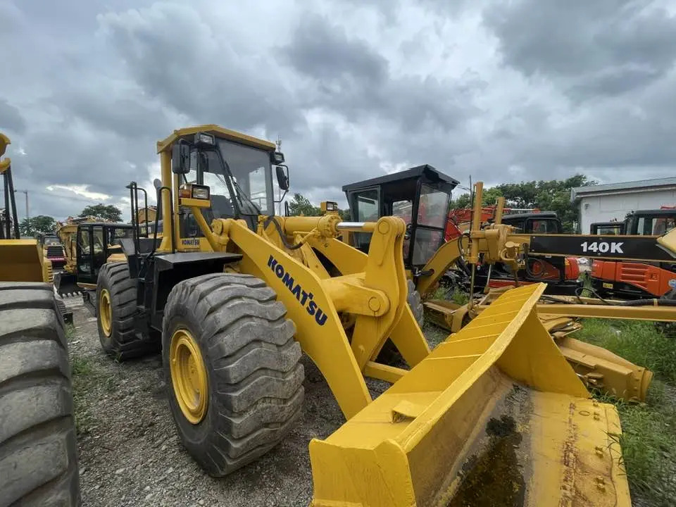 Komatsu WA470 - Gumikerekes homlokrakodó: 1 kép. Komatsu WA470 - Gumikerekes homlokrakodó: 1 kép.