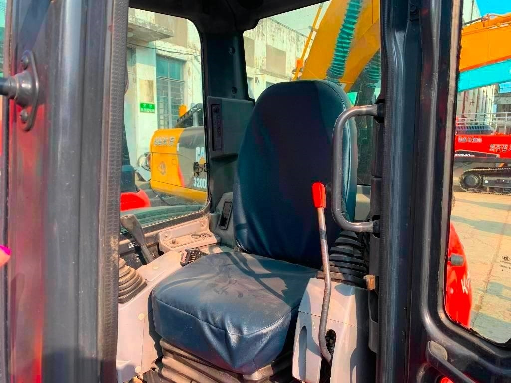 Kubota KX 163-5 - Minikotró: 5 kép. Kubota KX 163-5 - Minikotró: 5 kép.
