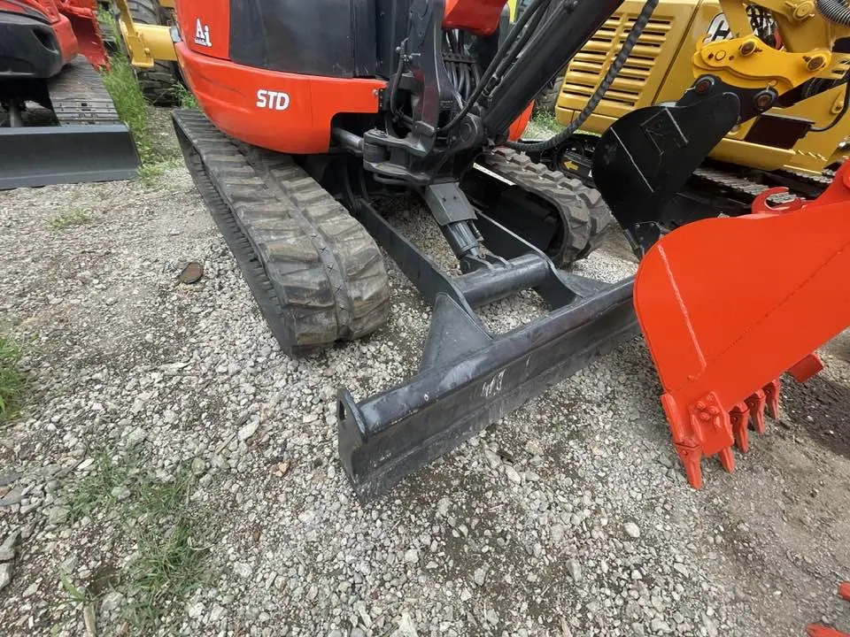 Kubota KX163-5 - Minikotró: 3 kép. Kubota KX163-5 - Minikotró: 3 kép.