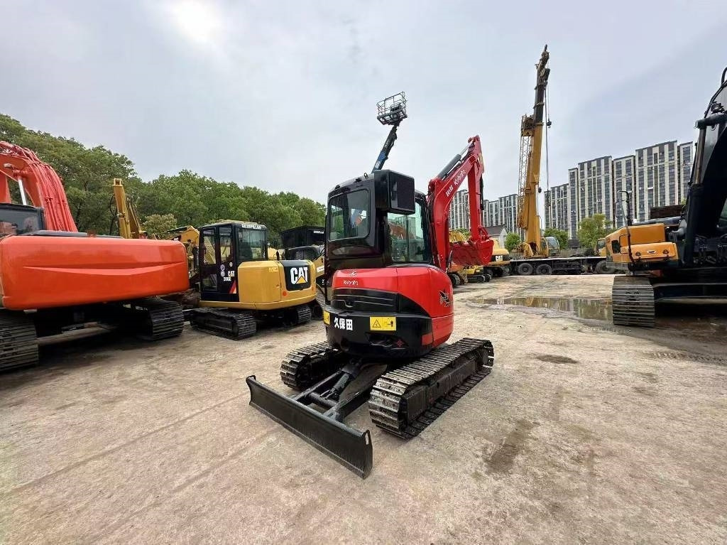 Kubota U-35 - Minikotró: 5 kép. Kubota U-35 - Minikotró: 5 kép.