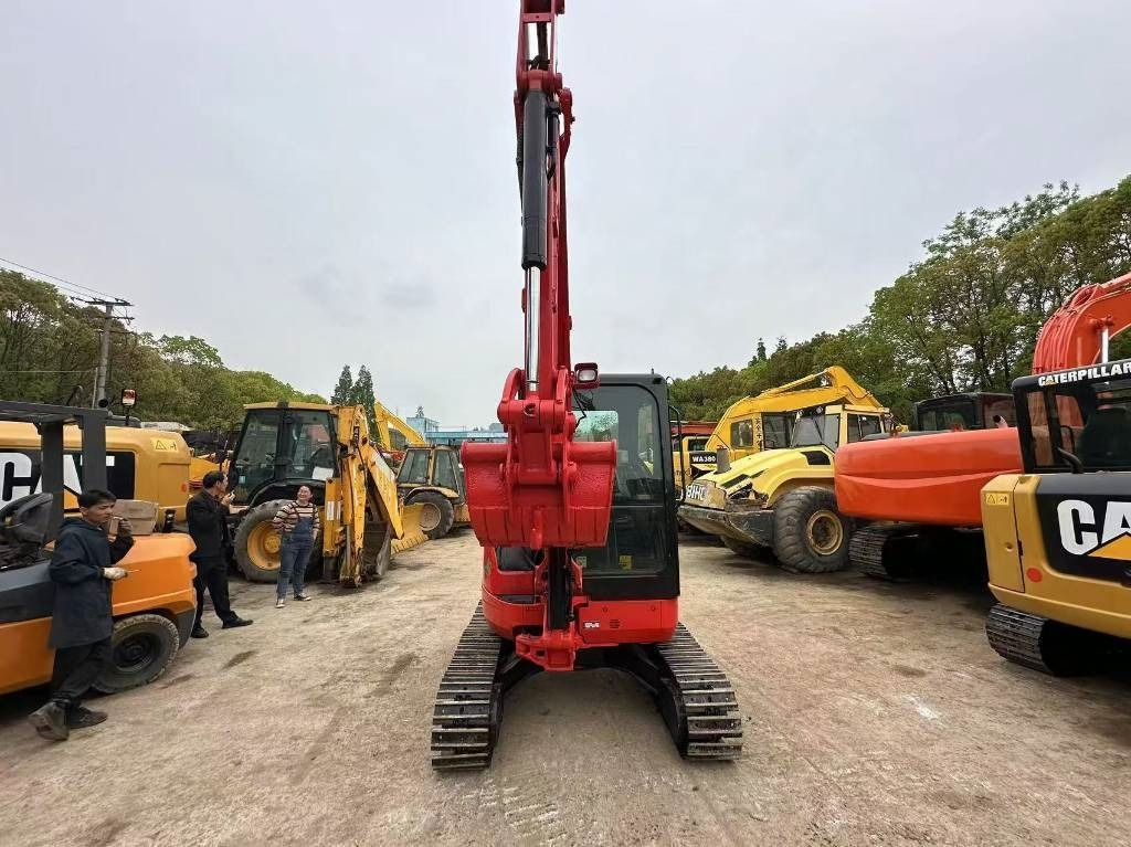 Kubota U-35 - Minikotró: 4 kép. Kubota U-35 - Minikotró: 4 kép.