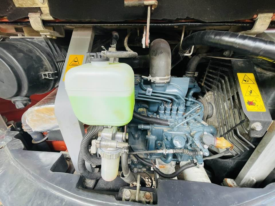 Kubota U55-4 - Minikotró: 4 kép. Kubota U55-4 - Minikotró: 4 kép.