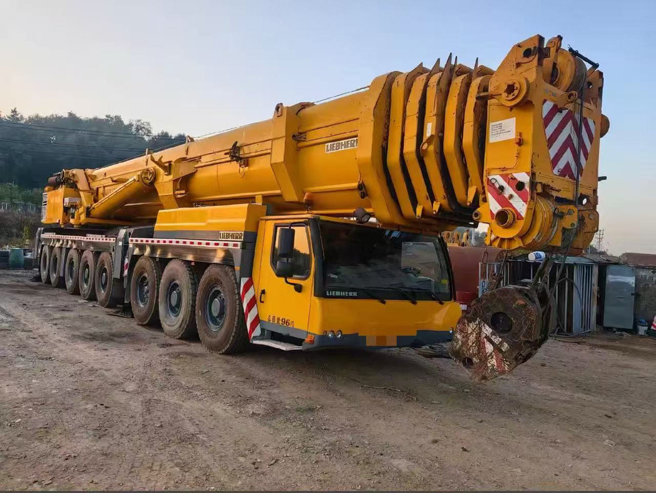LIEBHERR LTM 1500-8.1 - Terepjáró autódaru: 4 kép. LIEBHERR LTM 1500-8.1 - Terepjáró autódaru: 4 kép.