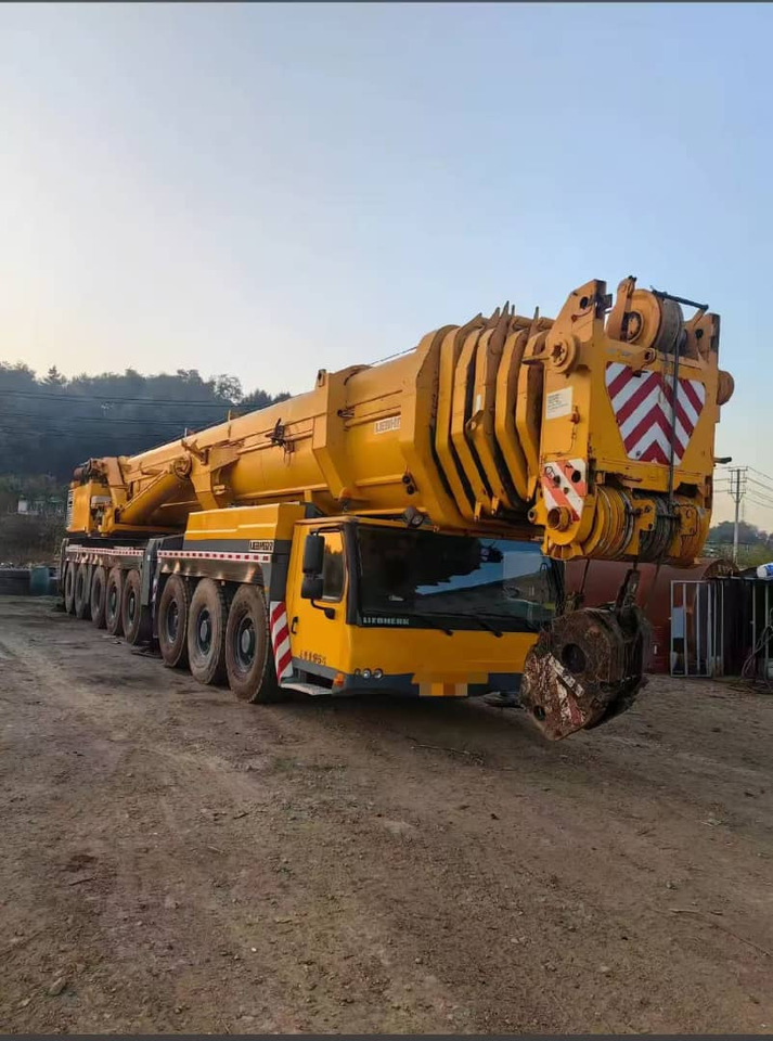 LIEBHERR LTM 1500-8.1 - Terepjáró autódaru: 2 kép. LIEBHERR LTM 1500-8.1 - Terepjáró autódaru: 2 kép.