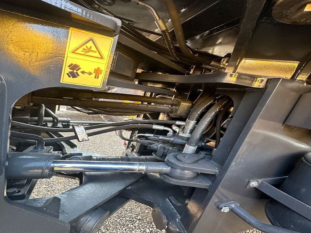 Liugong 856 H - Gumikerekes kotró: 5 kép. Liugong 856 H - Gumikerekes kotró: 5 kép.